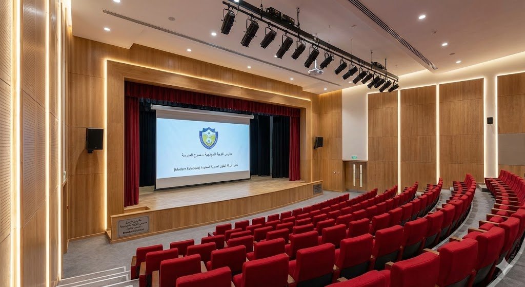 مدارس التربية النموذجية — مسرح المدرسة